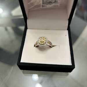 Elegant Gold and Silver Women's Ring